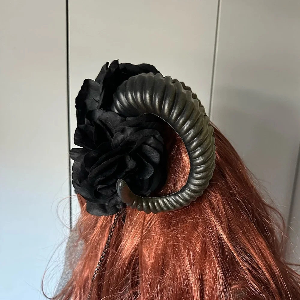 Black Floral Headpiece with Golden Horns - Halloween Capricorn, Aries - Picture 4 of 5